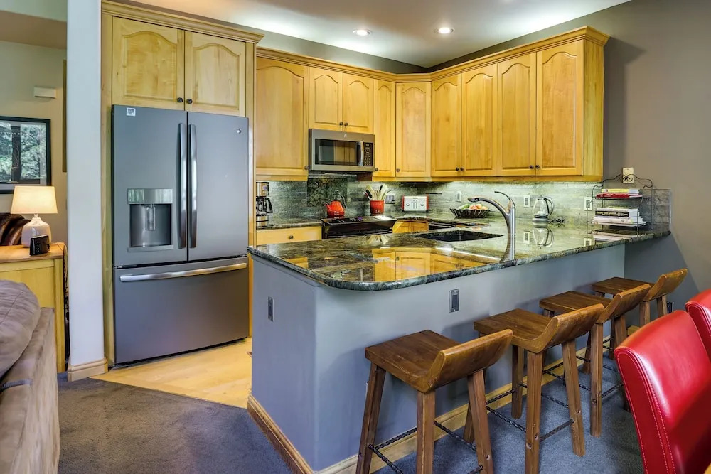 Walk to Ski Lifts: Townhome w/ Hot Tub in Keystone