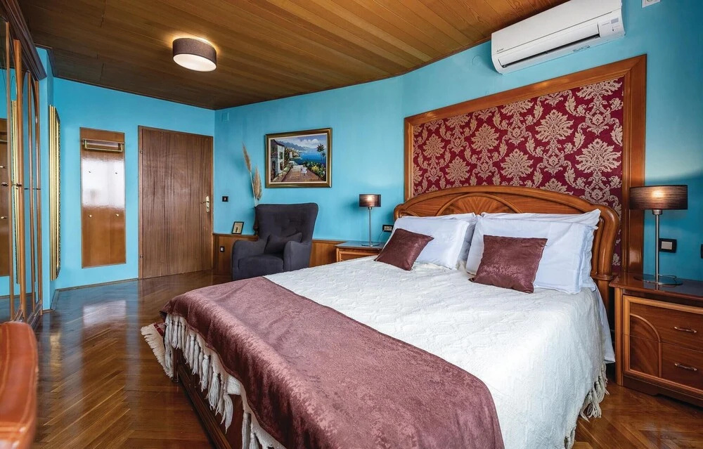Stunning Home in Icici With Wifi and 4 Bedrooms