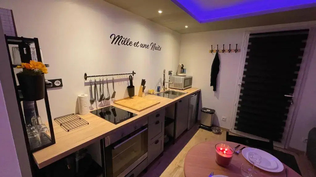 Mille et une nuit, appartement en RDC avec exterieur et parking