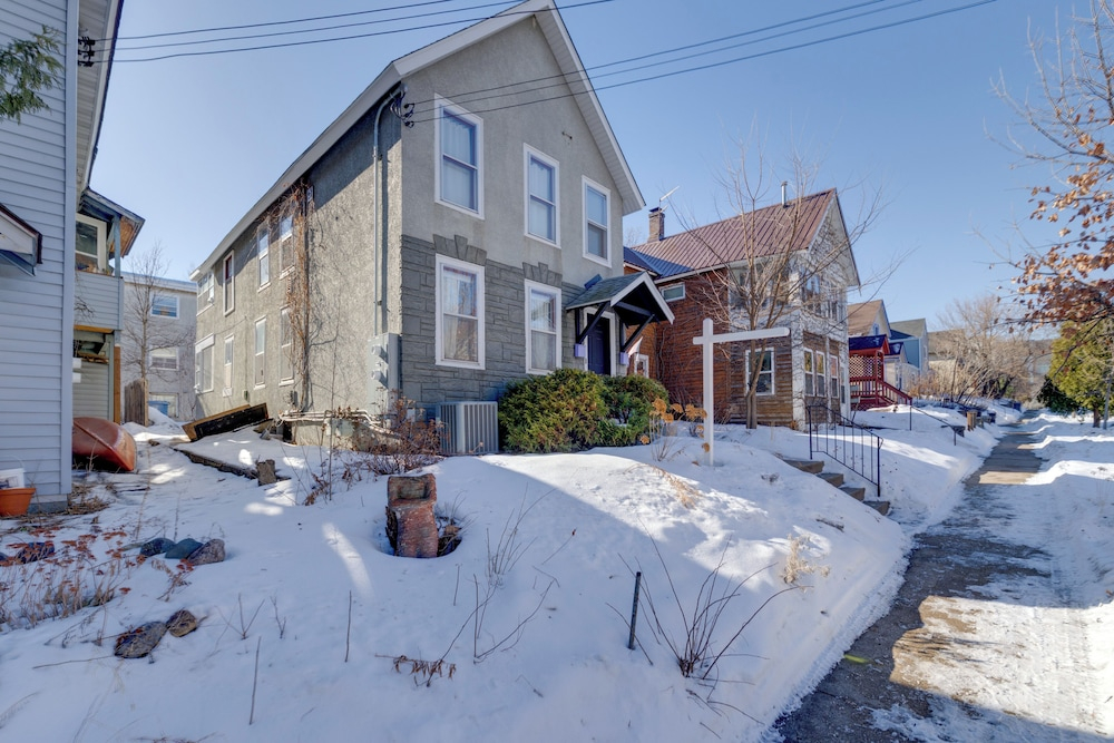 2 Mi to Downtown Minneapolis! Convenient Apt