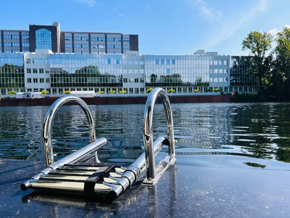 Schwimmendes Ferienhaus in Berlin