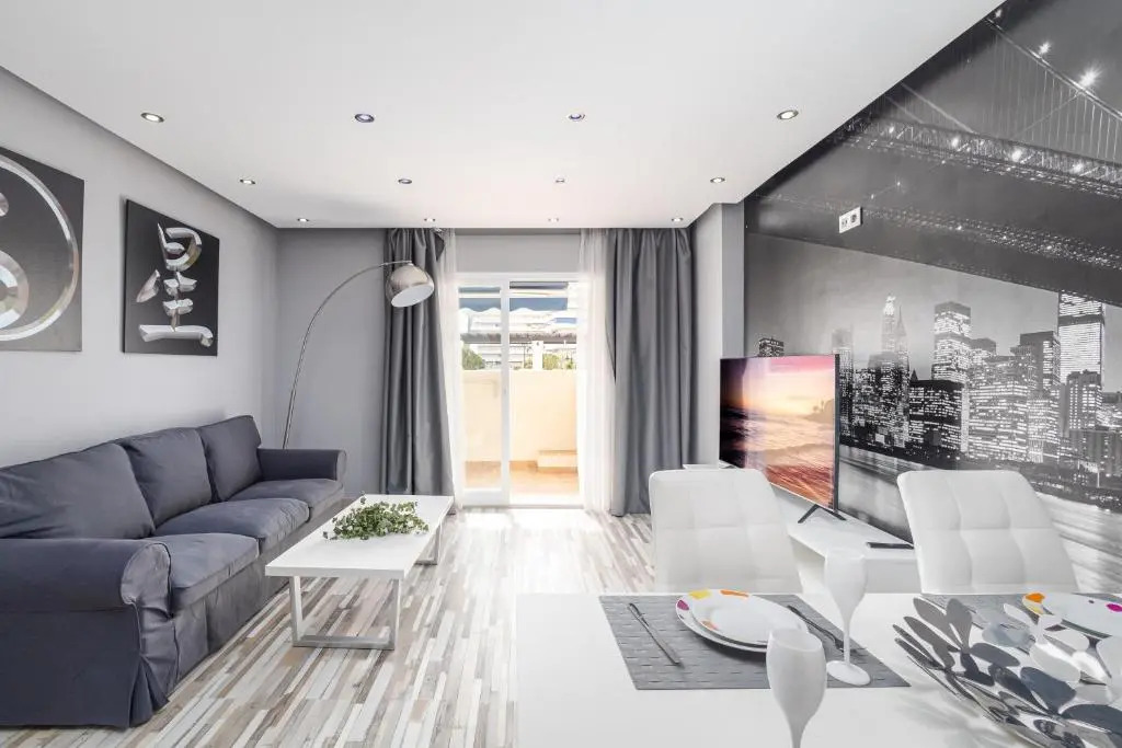 Trendy Apt. Puerto Banús (Free Parking & Pool) - RDR208