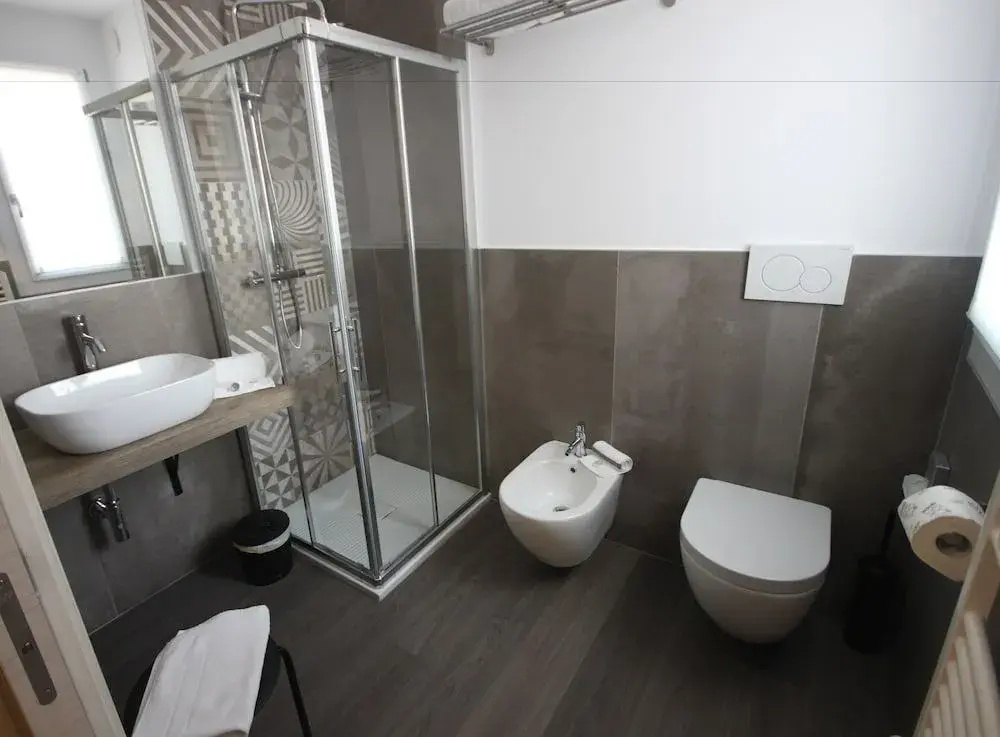 Pove 2.4 Hotel