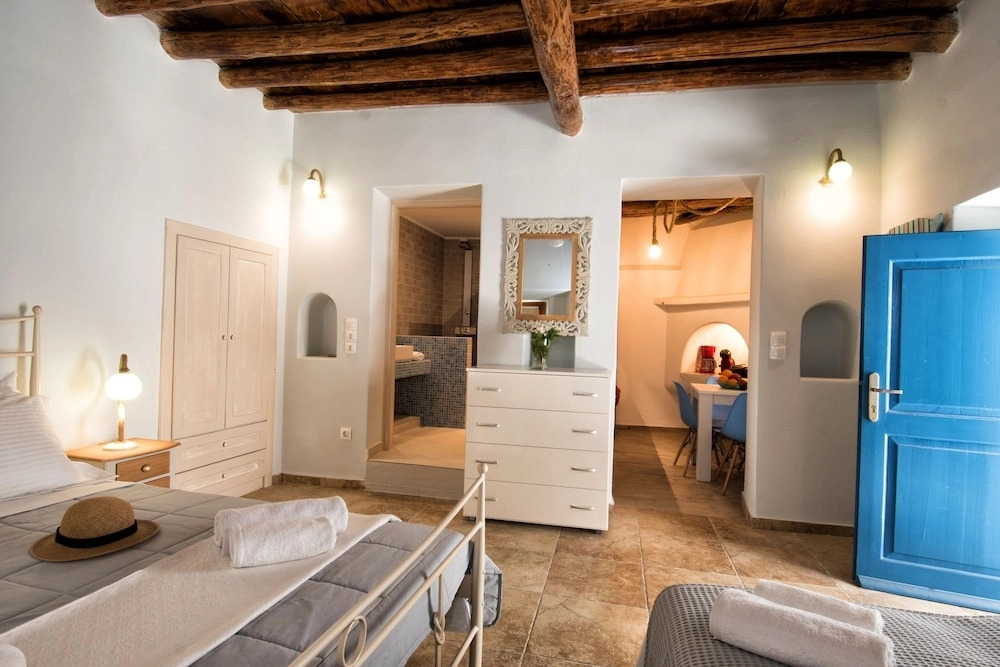 Gavrion's Nest  - Premium Cycladic Studio