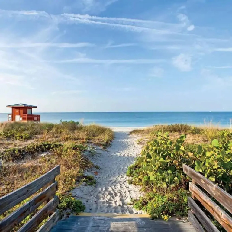 Amazing Apartment,hallandale Beach, Walk to Ocean!