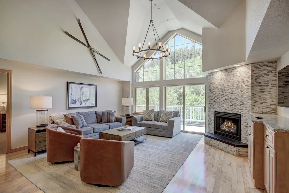 Luxury 4 bedroom Premier Residence at St James Place 4 Condo by RedAwning
