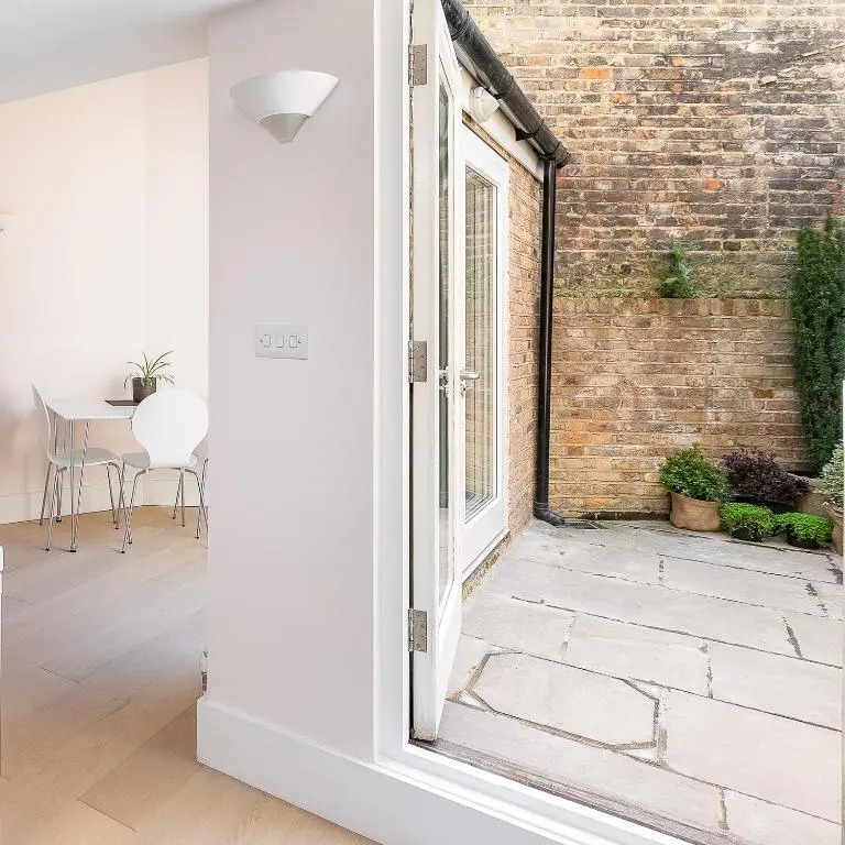 Excellent Apartment with Private PATIO, and PARK across the road