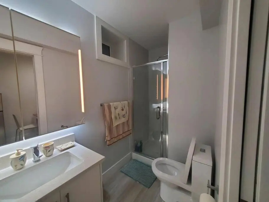 Cozy Guest Suite in Quiet Home with Private Entry