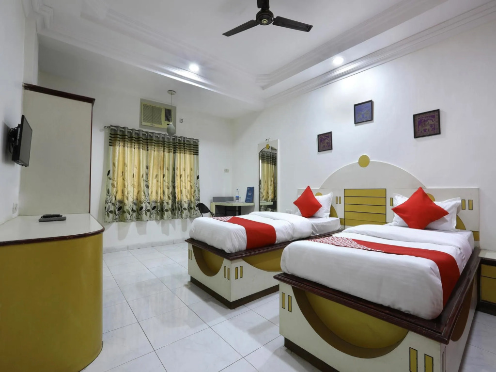 OYO Flagship 12049 Hotel Ravi Kiran Executive