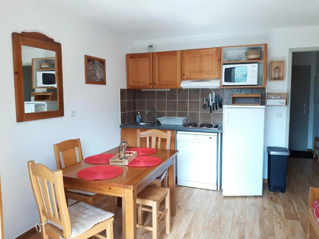 Appartement Albiez-Montrond, 2 pièces, 4 personnes - FR-1-618-1