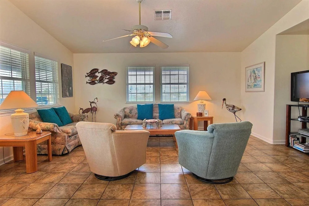 Tropical Touchdown - 4 Br Home