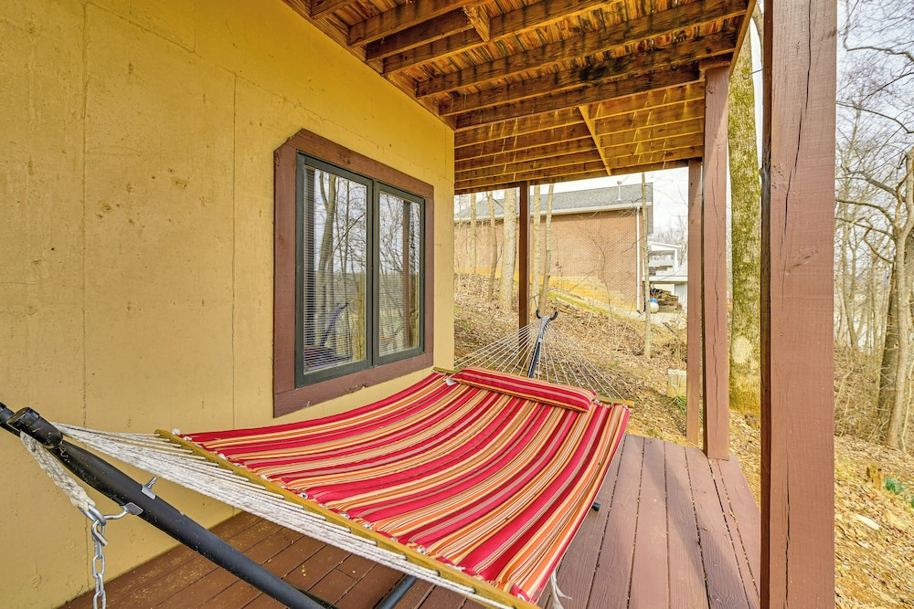 Lake Cumberland Log Cabin Near 3 Boat Ramps