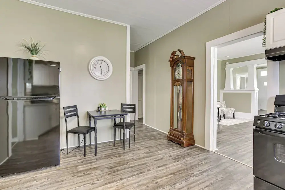 Historic District Haven! Walk Downtown + Fast Wifi