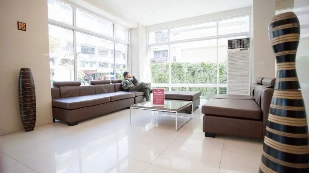 ZEN Rooms Royal Bee