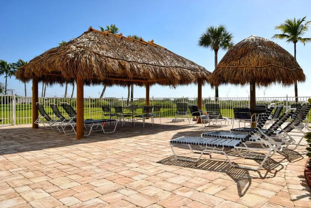 Sun Caper 208, Sleeps 6, Gulf Front, 2 Bedrooms, Elevator, Heated Pool