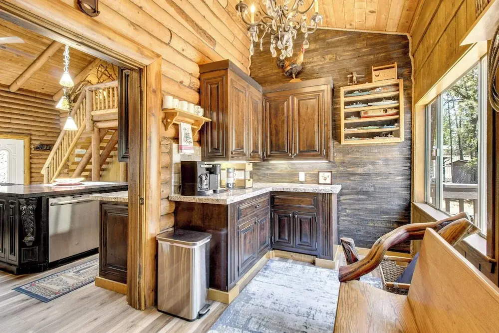 Cozy Log Cabin on 1/2 Acre in Lakeside!
