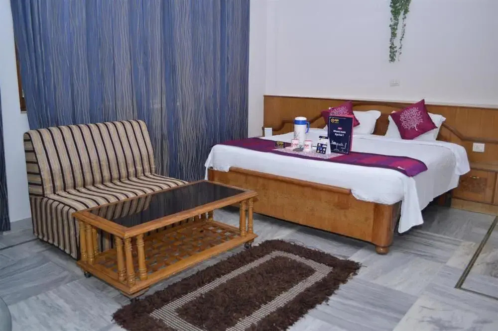 Oyo Premium Kailash Gate