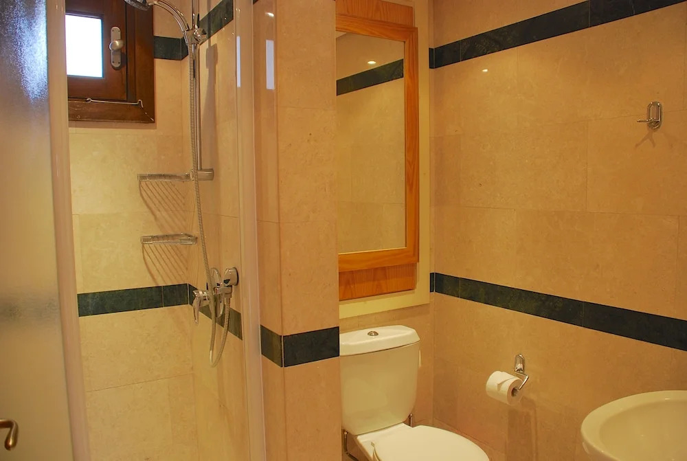 Lovely 3 bedroom ground floor apartment 'D01' - amazing golf and sea views, communal pool and resort facilities, Orpheus Village, Aphrodite Hi