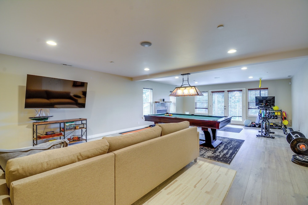 Premier Gig Harbor Home! Views, Spa & Billiards