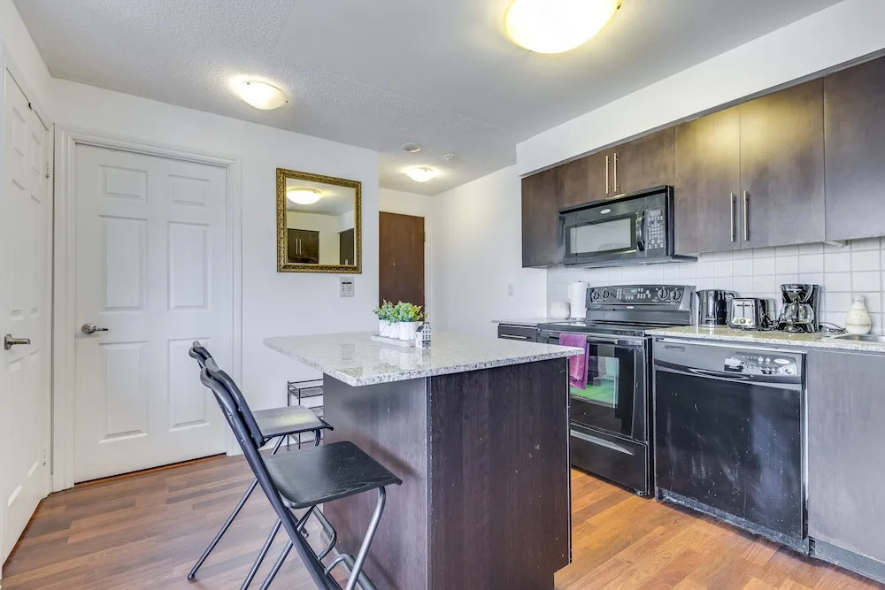 Newly Decorated 2BR Executive Suite - Great View