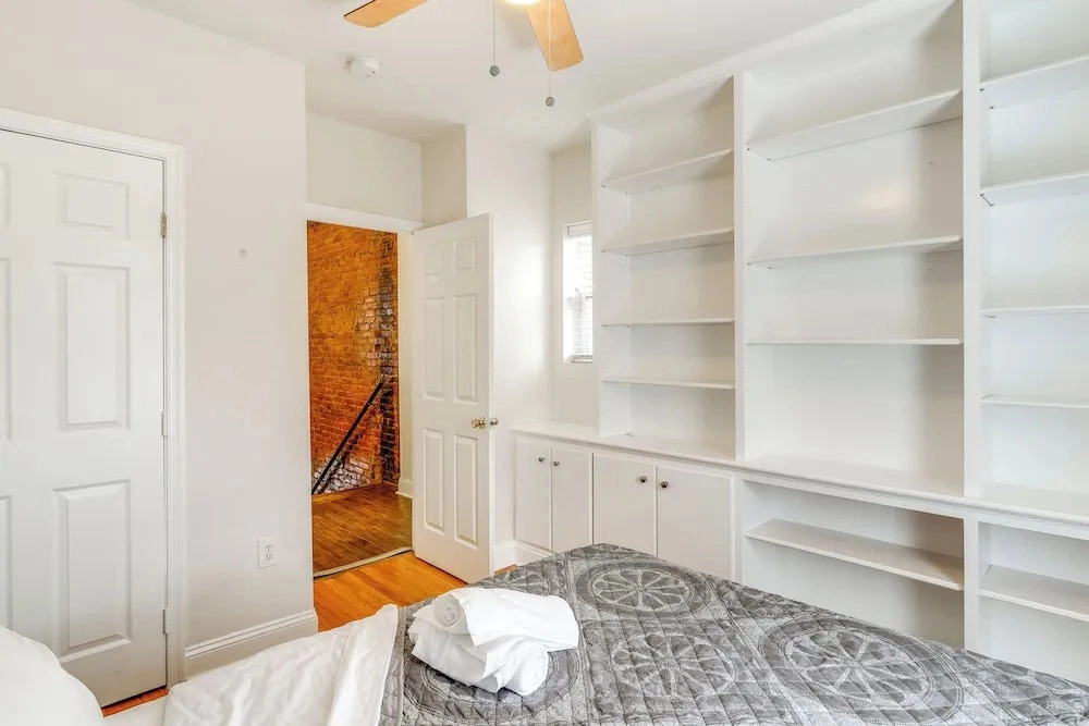 Centrally Located DC Row House Near Restaurants