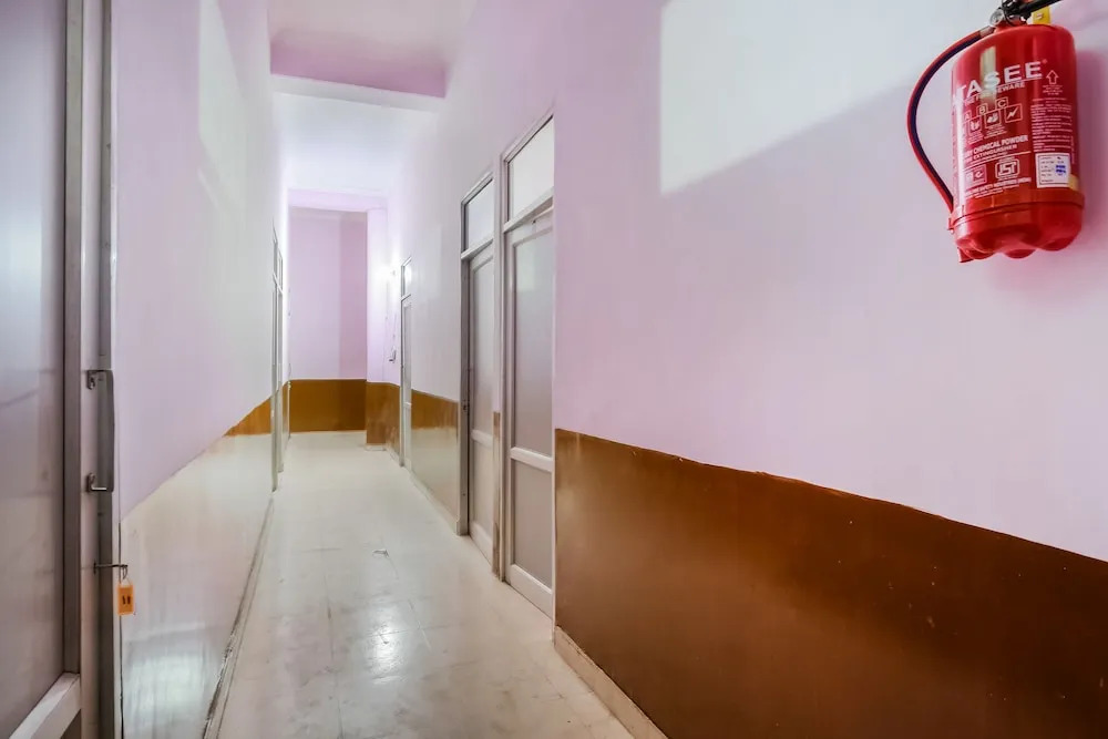 Canadian Guest House by OYO Rooms