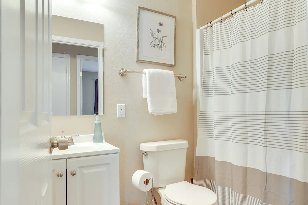 9 Mi to Downtown: Home w/ Deck in San Antonio