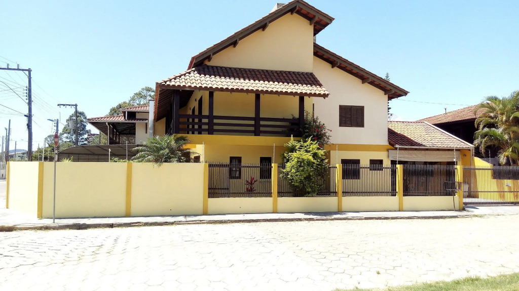 Casa Para Veranear Com Piscina, 5 Quartos, Avenida Da Praia, Balneário Piçarras