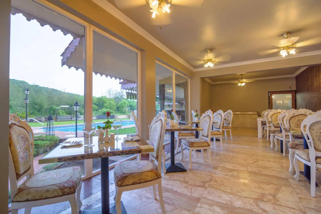 Stone Wood Riverfront Resort, Siolim