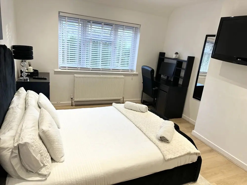 Charming 3-bed Home Minutes From City Centre