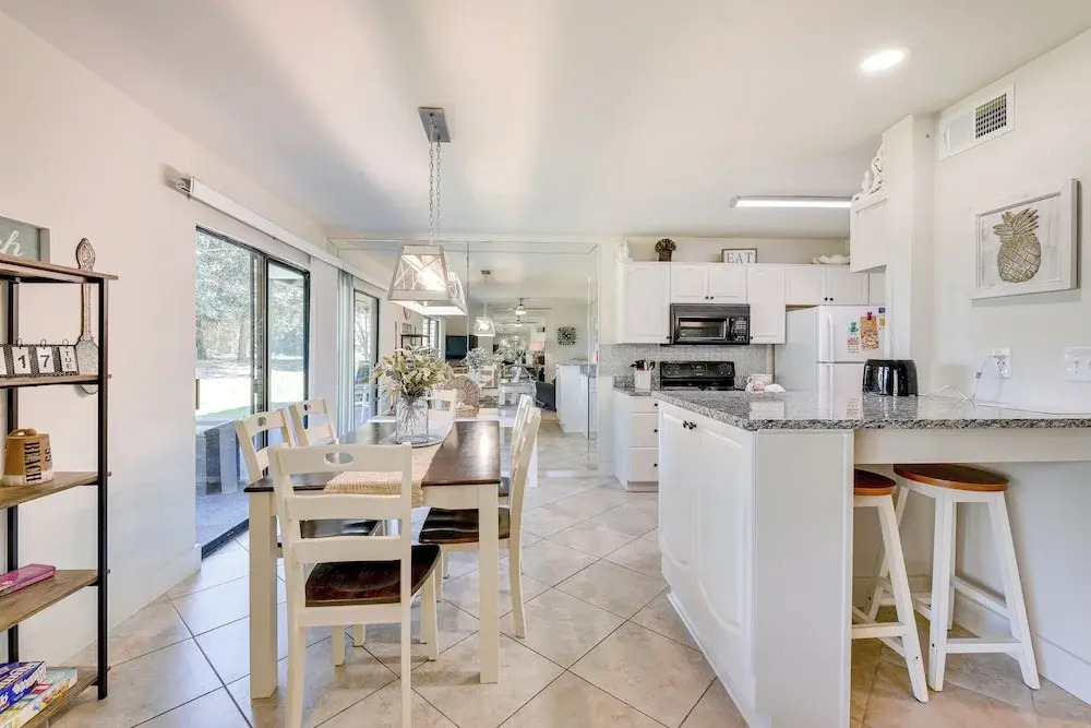Miramar Beach Condo w/ Pool Access: Walk to Beach!