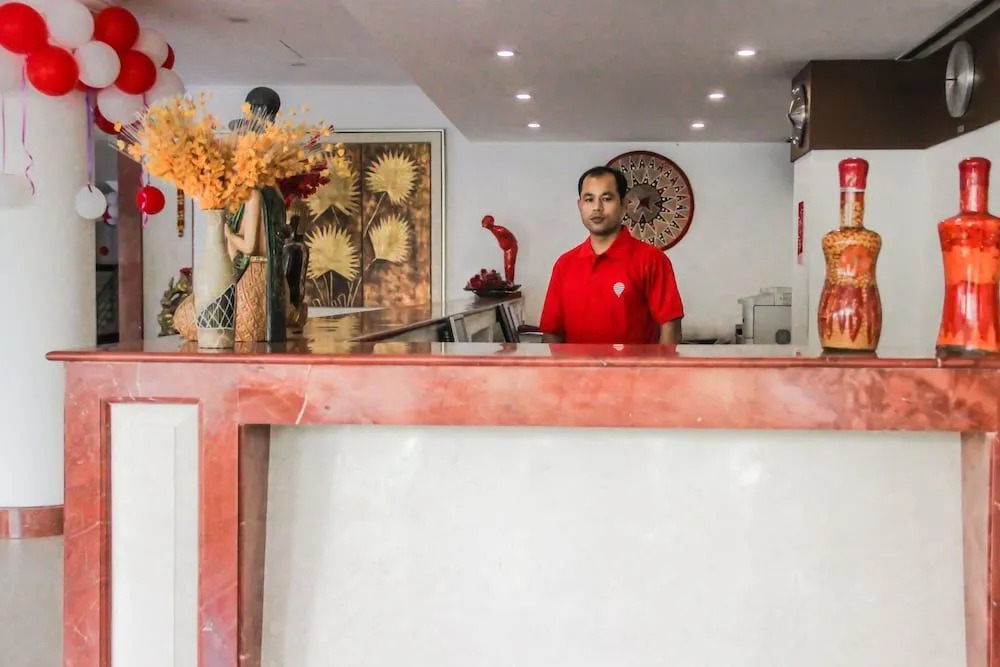 OYO 8450 Hotel Grand Starline