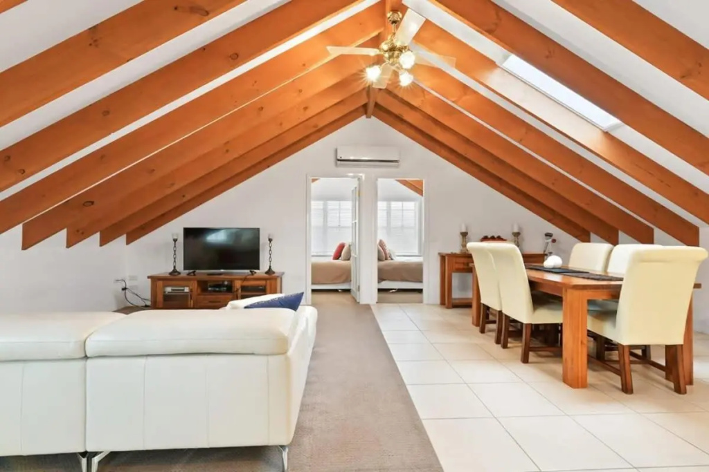 Peel St - Large Family Home Walk to CBD