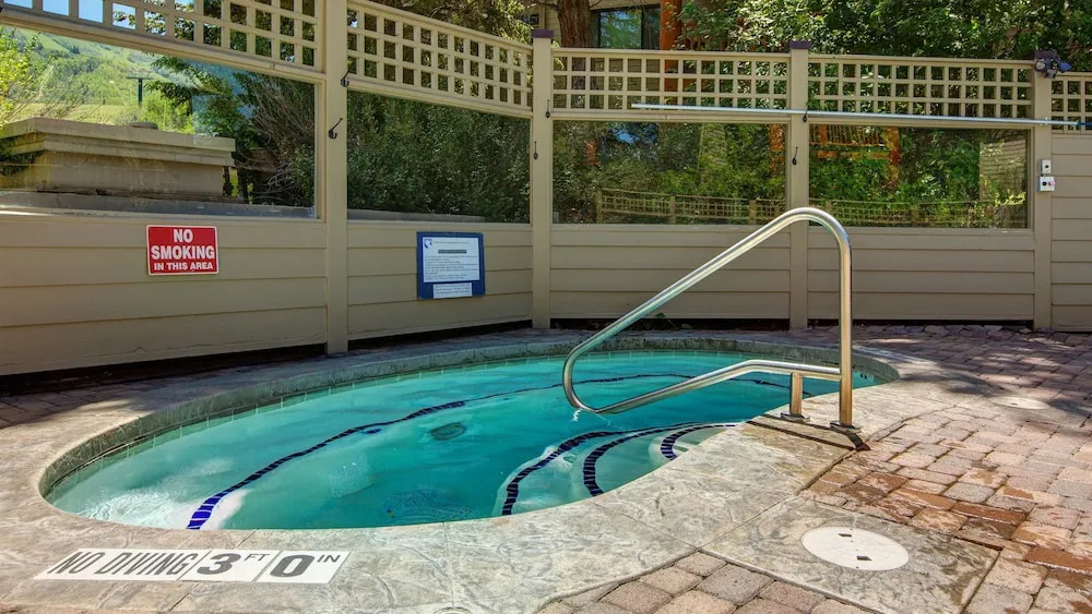 Ski in out 2 BDR Condo in the Heart of the Action