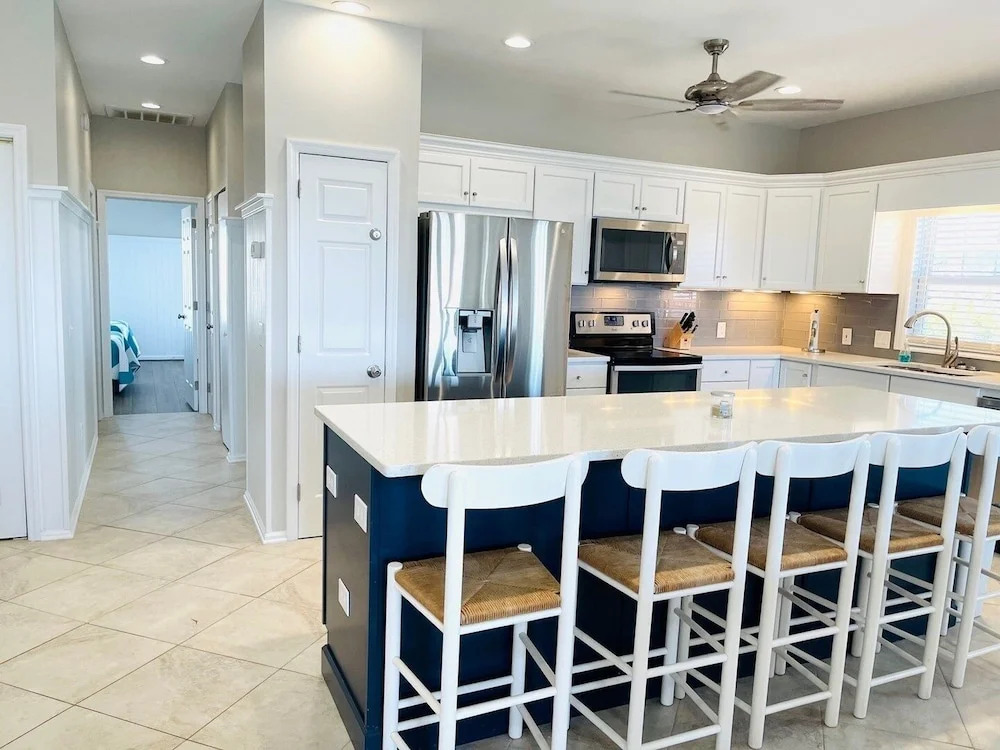 Avalon East- 5 Bedroom Home by RedAwning