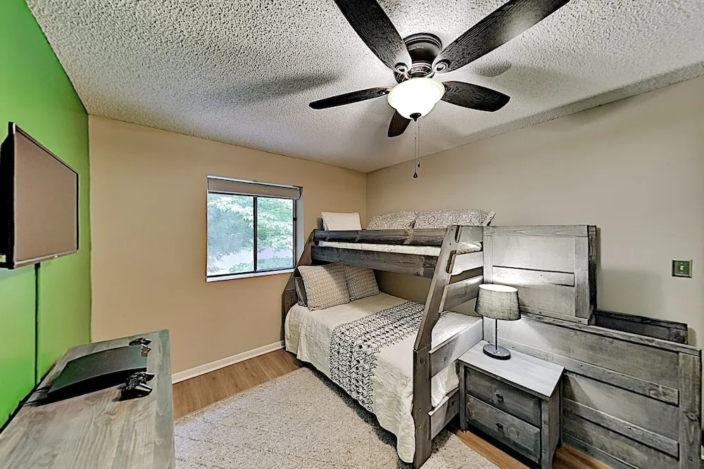 Yetis Hideaway W/ 3 Pools - Near Skiing, Dining 2 Bedroom Condo