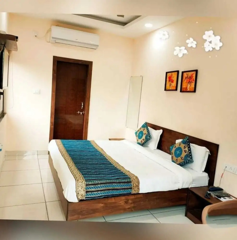 Anroute Stays127- Opp Bansal Hospital