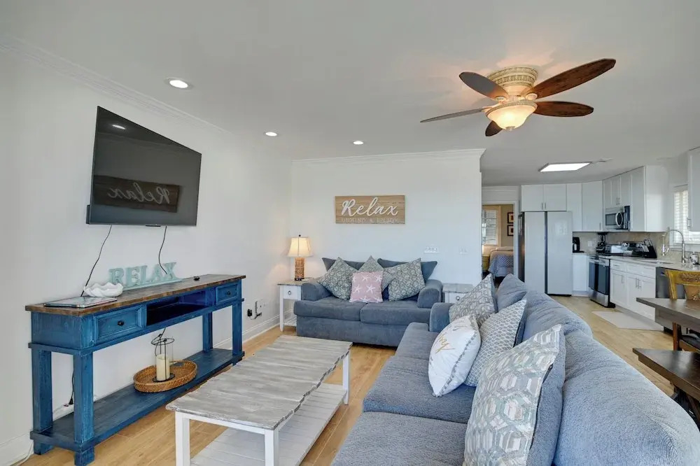 Beachfront Murrells Inlet Home - Walk to Pier!