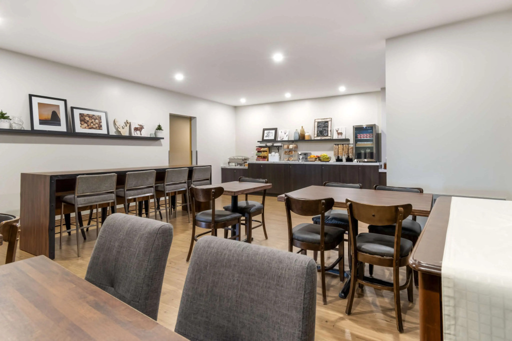 Villa Inn & Suites - SureStay Collection by Best Western
