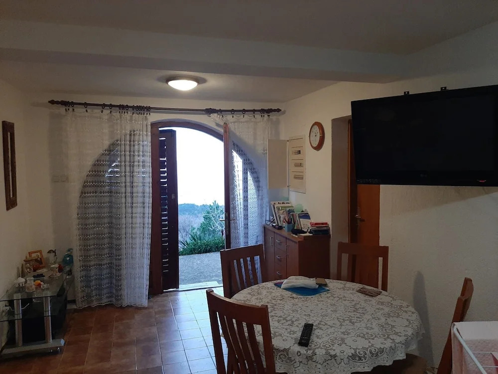 Cosy Apartment in Klenovica With Garden