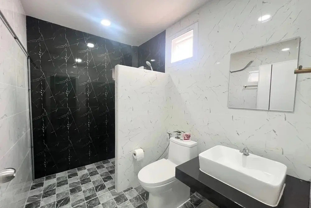 Koon Hom Apartment