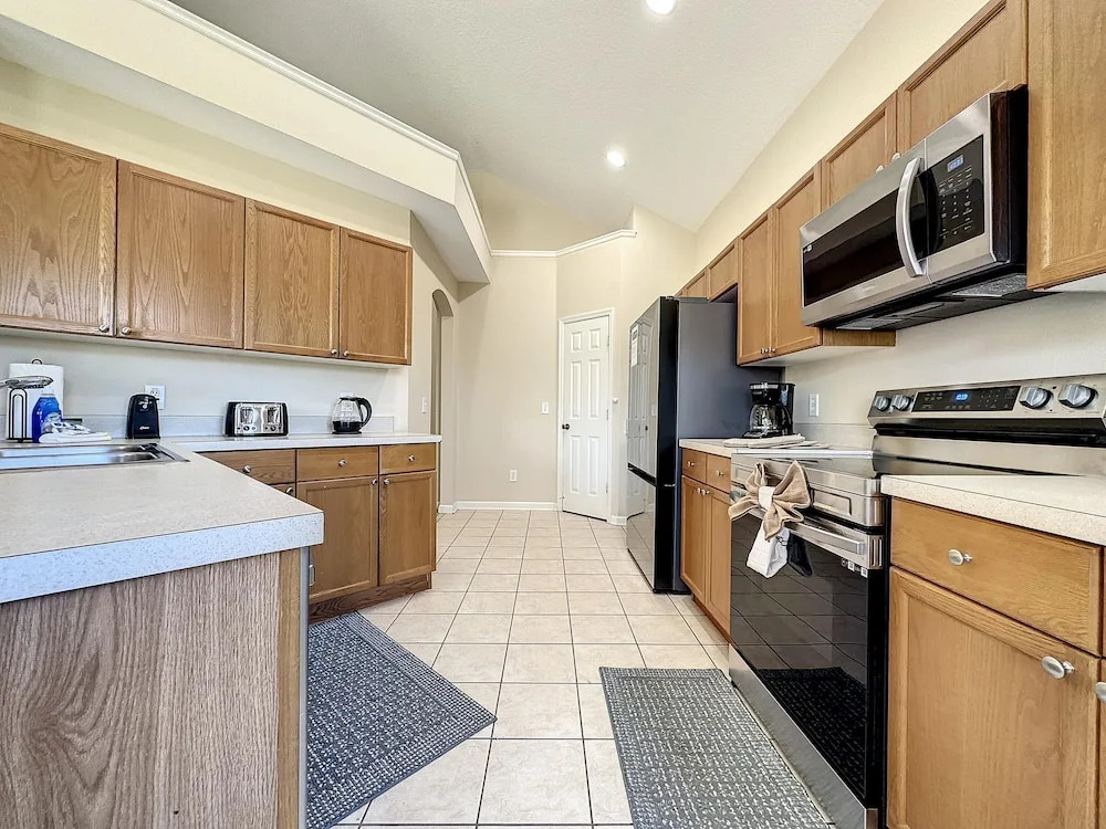 Luxury 6BD 3,5BA Pool Home in Windsor Palms Resort villa