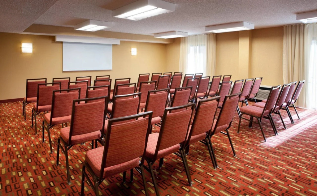 Courtyard by Marriott Bakersfield