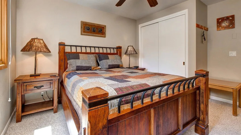 Ski in out 2 BDR Condo in the Heart of the Action