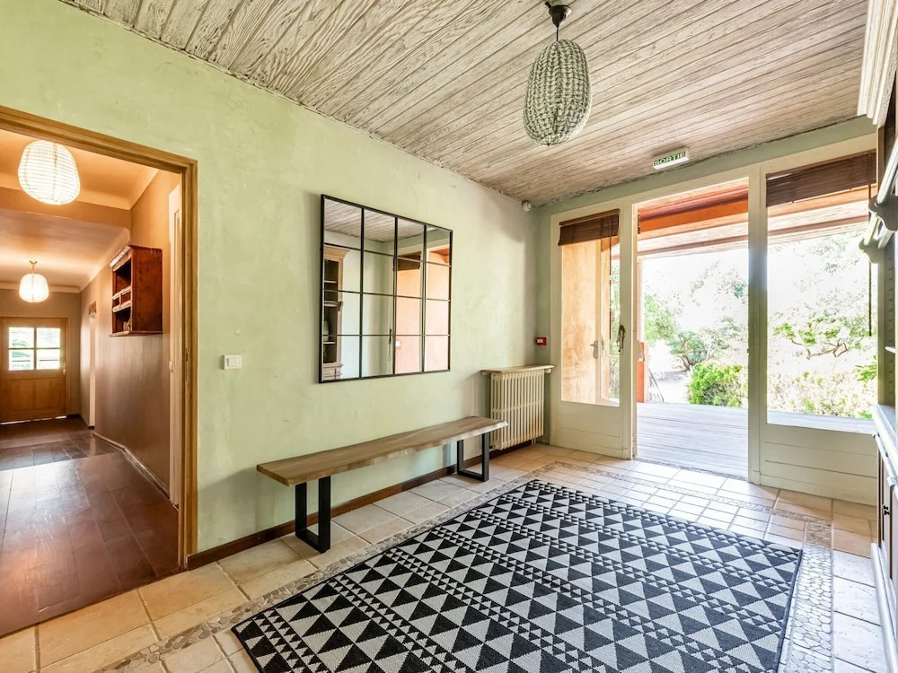 Lavish Holiday Home in La Croix-valmer With Swimming Pool