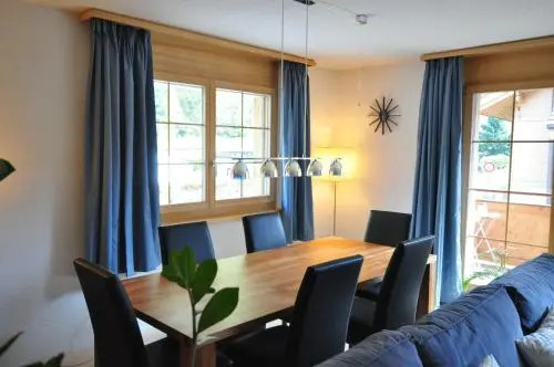 Family Frame Apartment