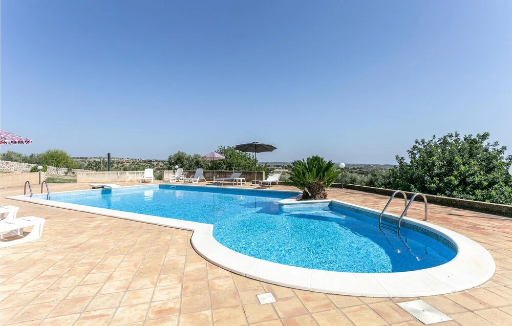 Awesome Home in Ragusa With 5 Bedrooms, Wifi and Private Swimming Pool