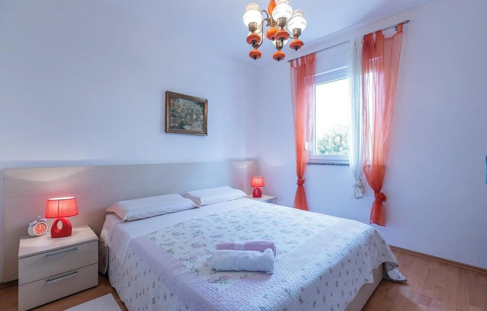 Beautiful Apartment in Porec With Wifi and 2 Bedrooms