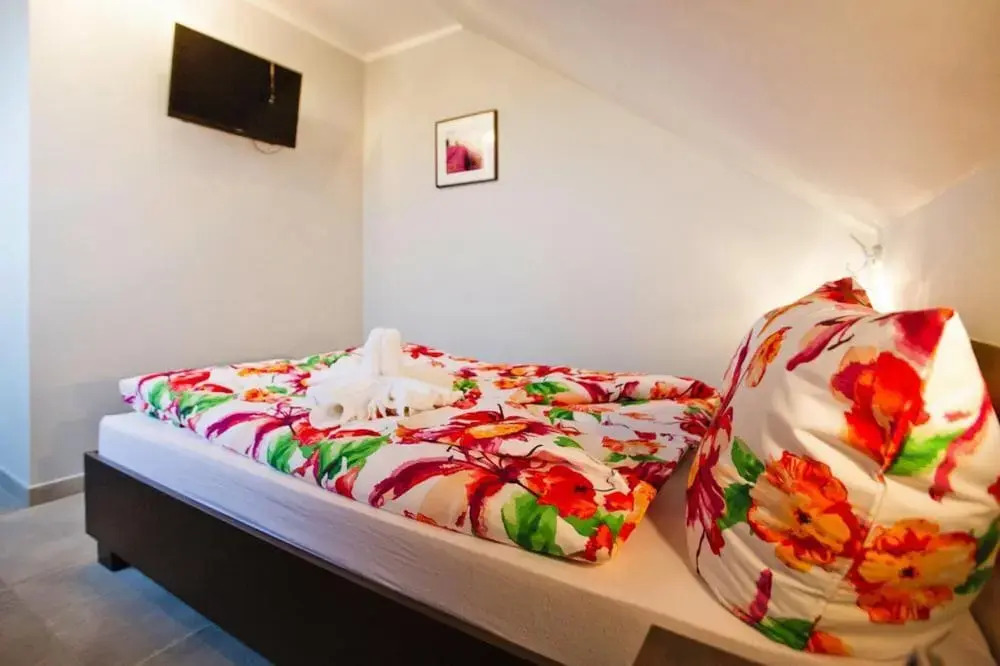 Comfortable Apartment, 5 Bedrooms, Summer Pool