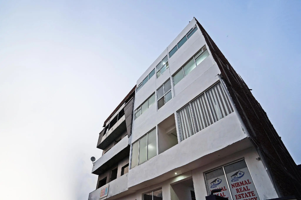 OYO 46882 Hotel Five Sense